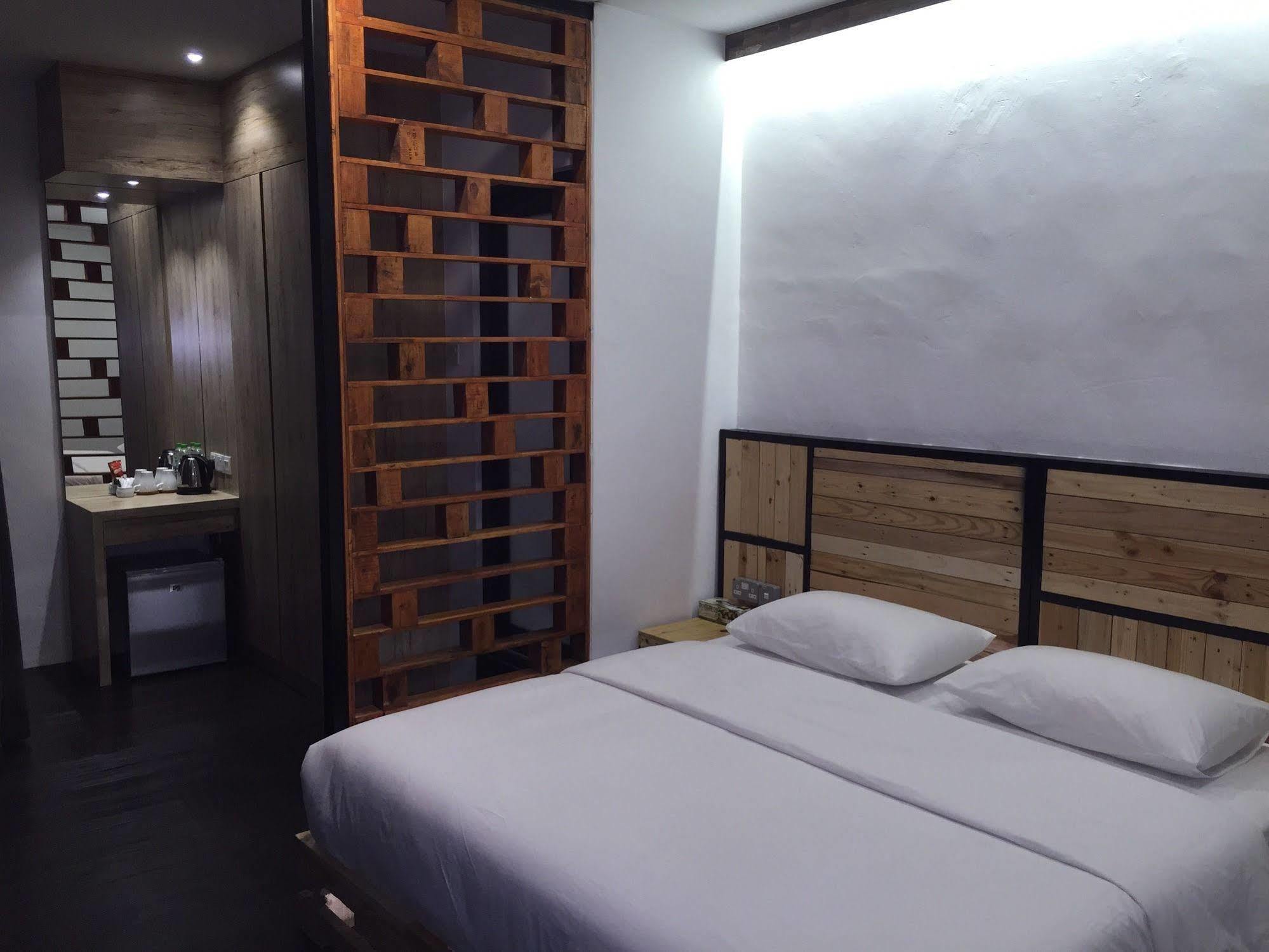 The Oikos Hotel Pontian Kecil Kültér fotó